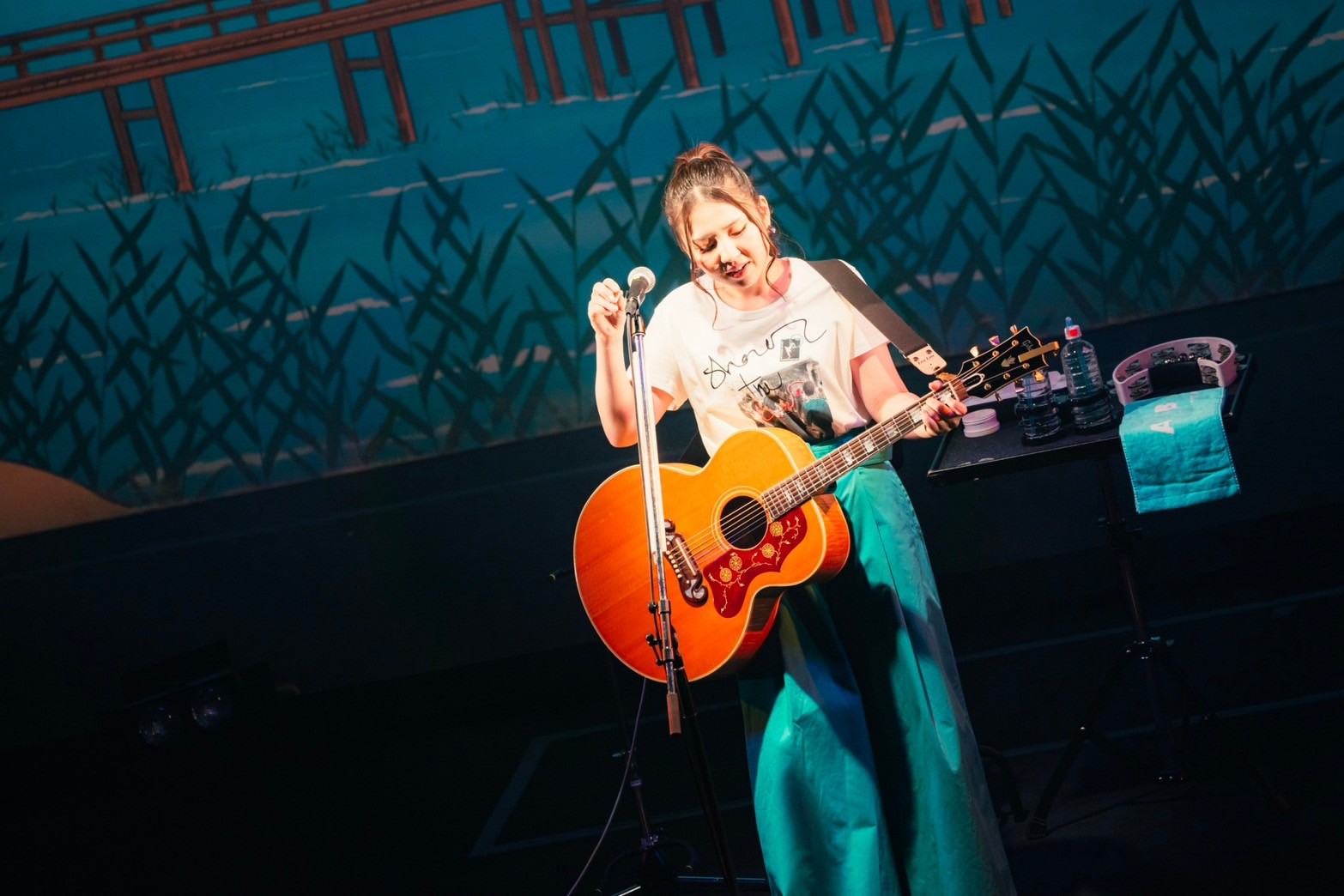送料無料 日本 15周年イヤーの阿部真央、弾き語りソロツアー【15th Anniversary ミュージック